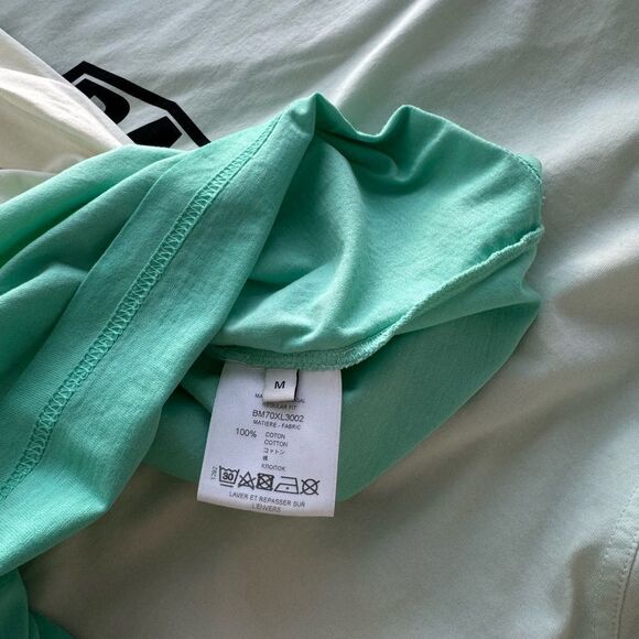 AUTHENTIC ✨ Givenchy Gradient Studio Logo T-shirt
Mint Green - Picture 9 of 9